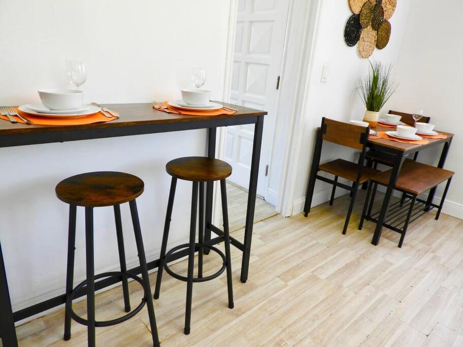 Comfy & Updated Apartment Centrally Located Minutes Away From Everything! Miami Eksteriør billede
